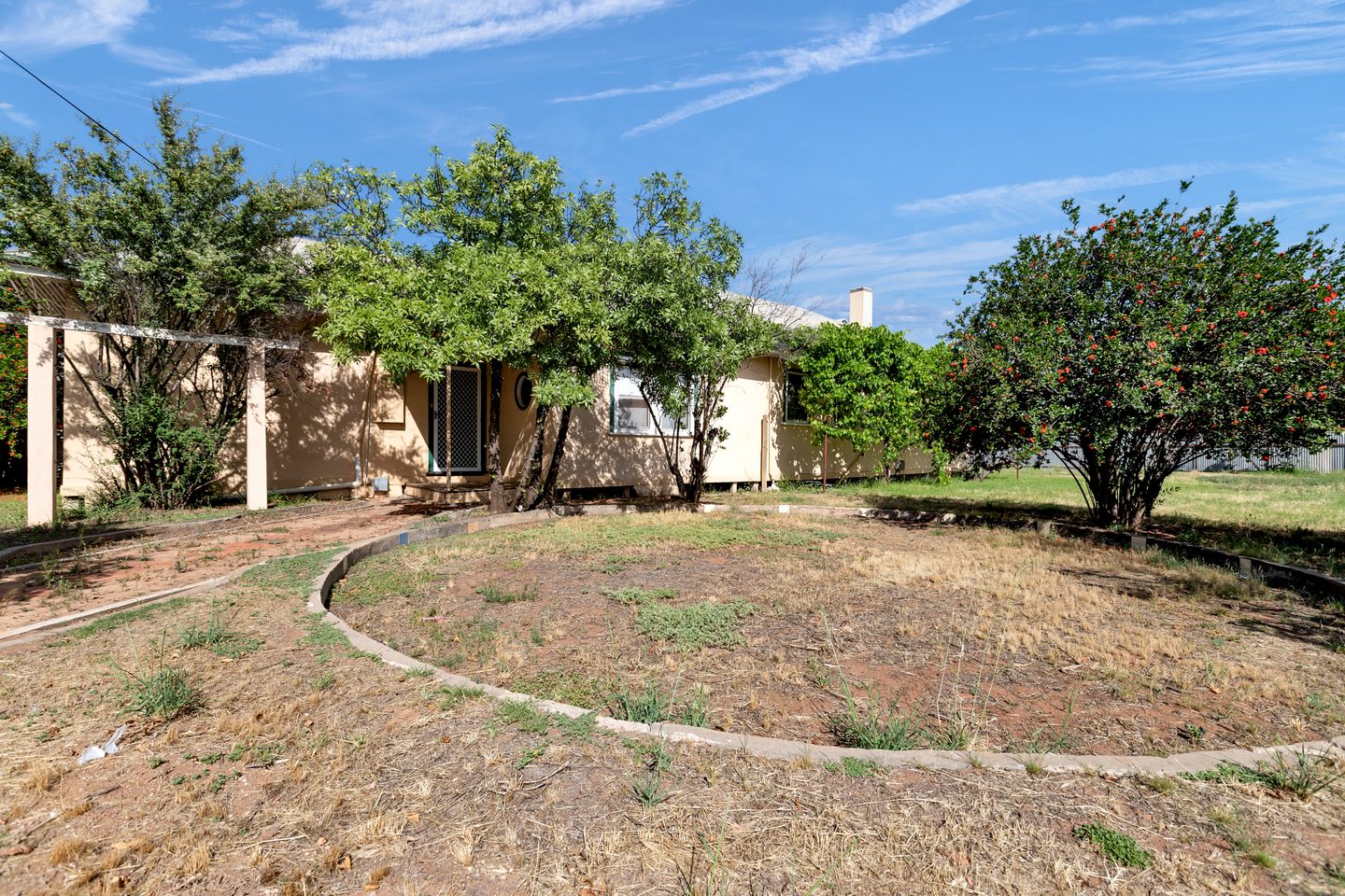 Front garden and residence